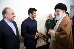 رهبر انقلاب به علیرضا کریمی: عزت آفرینی کردید، برای هدف بزرگ از حق خود گذشتید /مسئولان نباید در تجلیل و پاداش مادی کوتاهی کنند