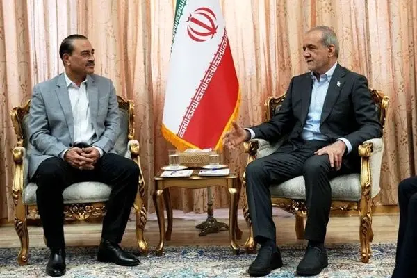 فیلد مارشال عاصم منیر به دیدار پزشکیان رفت