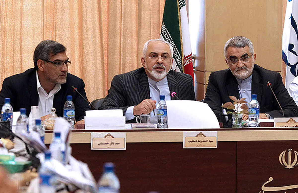 عصبانیت ظریف در جلسه کمیسیون‌/ عکس