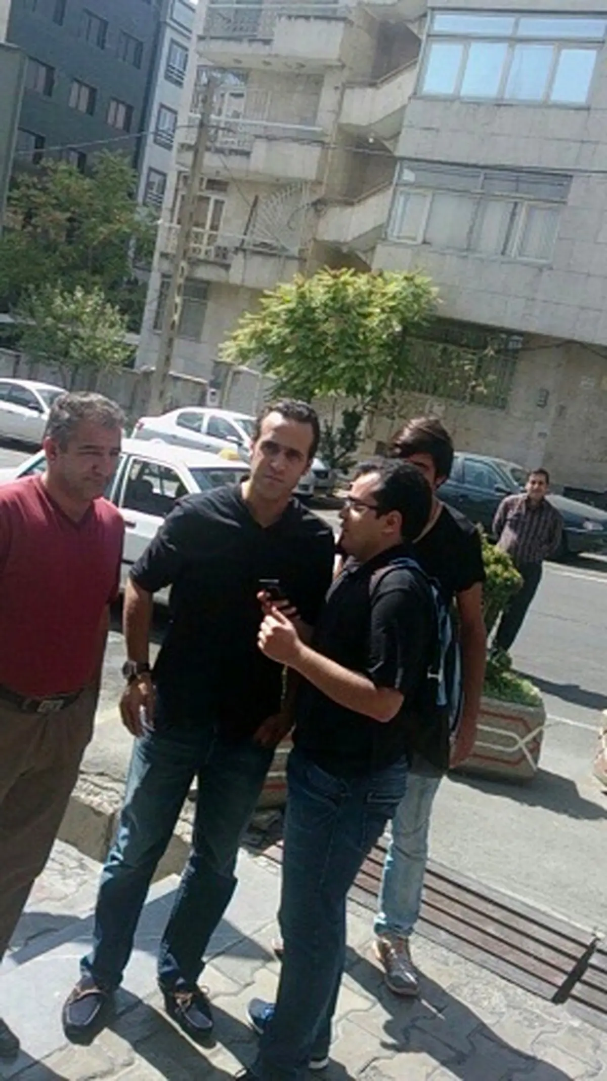 علی کریمی بر بالین علی پروین