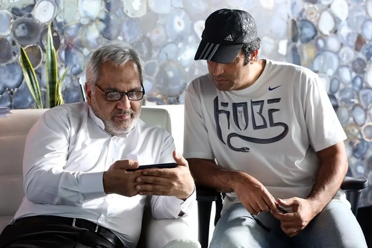 عکس دیده نشده از مهران مدیری در پشت صحنه رحمان 1400