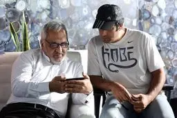 عکس دیده نشده از مهران مدیری در پشت صحنه رحمان 1400