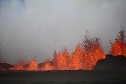 عکسی زیبا از فوران گدازه‌ها