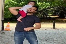 نبات روی شانه های آقای بازیگر + عکس