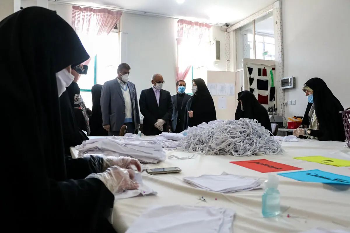 آقای وزیر در کارگاه تولید ماسک بهداشتی! + عکس