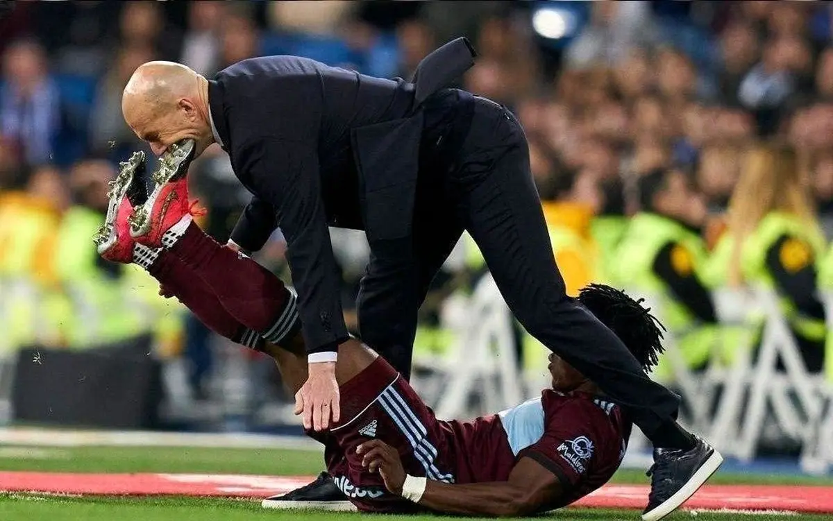 عکس برخورد استوک بازیکن سلتاویگو به صورت زیدان