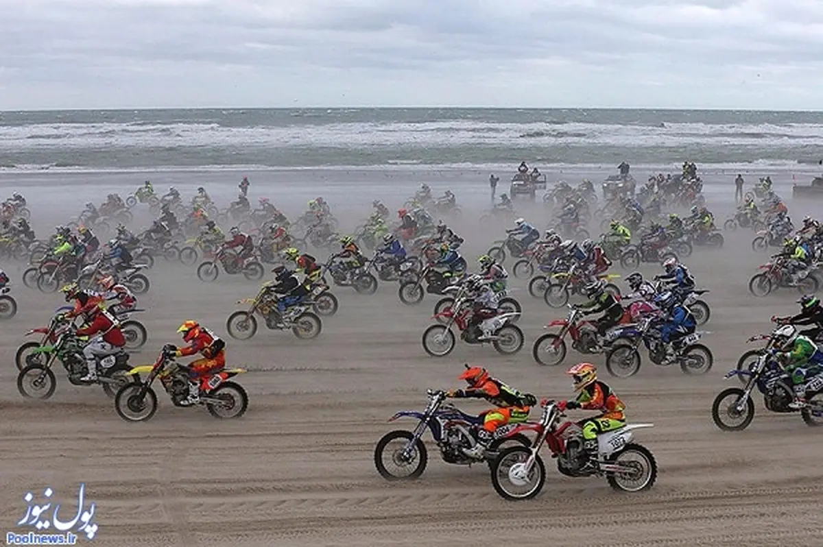 هیجان بالا در مسابقات موتورسواری/عکس