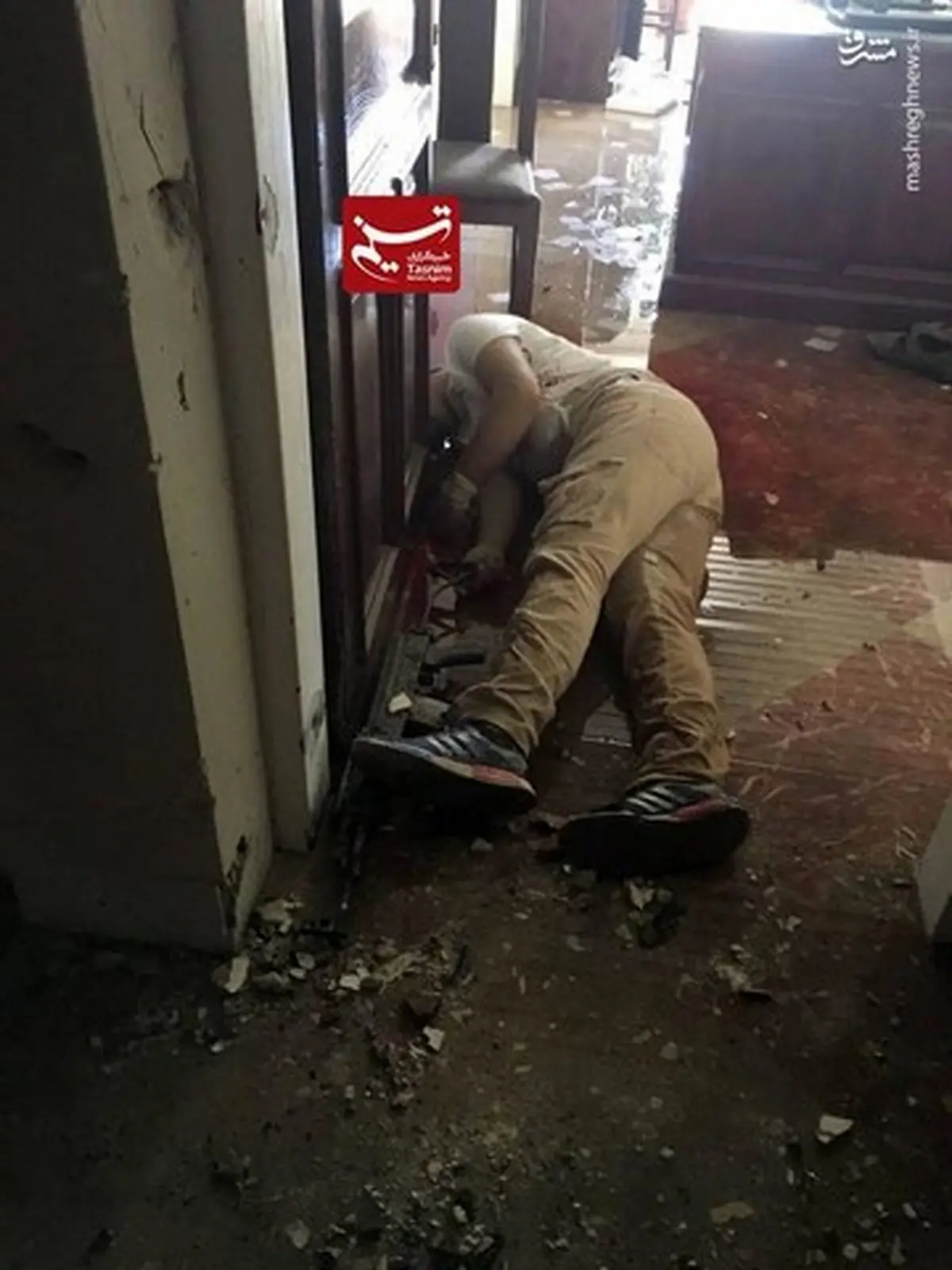 تروریستی که داخل مجلس به هلاکت رسید/عکس
