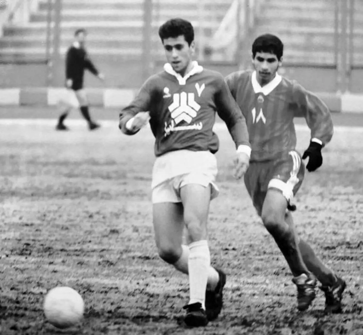 تصویری تاریخی از علی کریمی در لباس سایپا