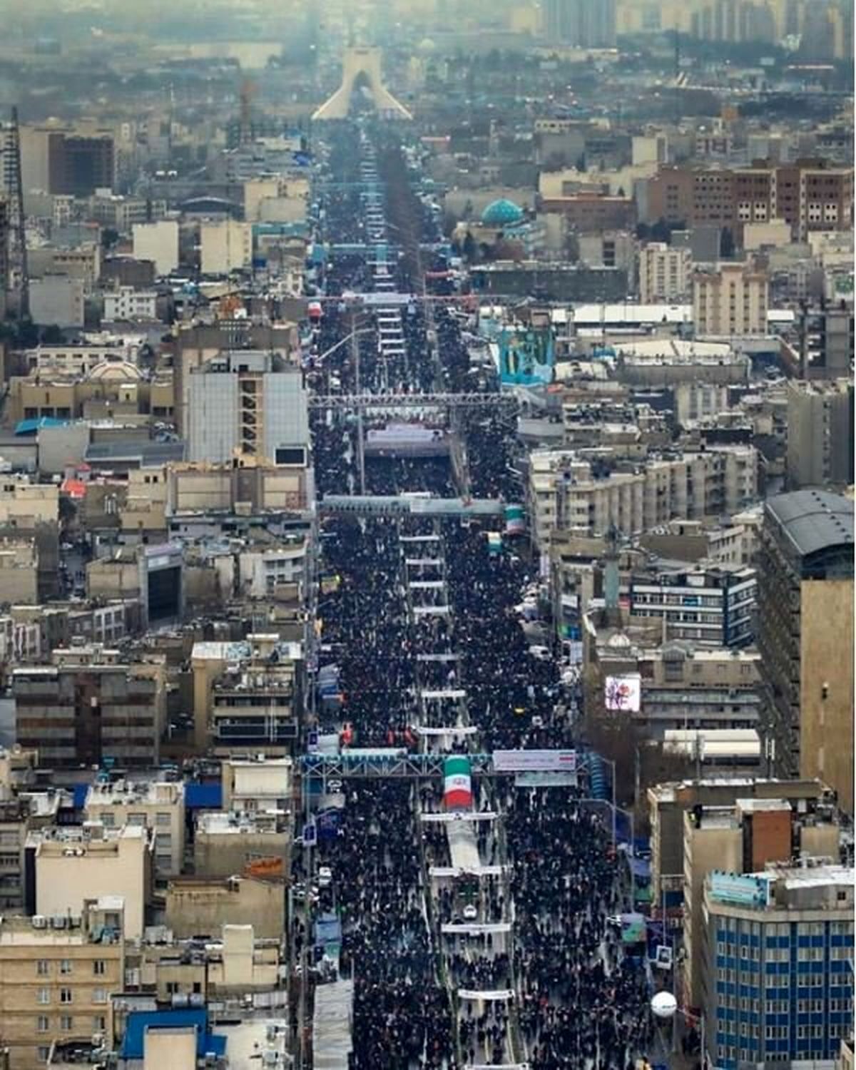 عکسی از راهپیمایی ۲۲ بهمن ۹۷ در صفحه اینستاگرام رهبرمعظم انقلاب/ عکس