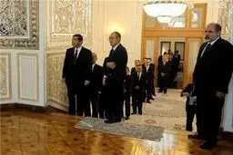 نظم ژاپنی‌ ها برای دست‌ دادن با ظریف/عکس