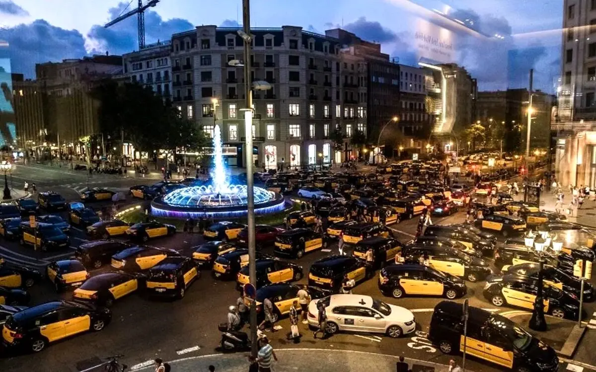 اعتصاب به سبک راننده تاکسی‌های اسپانیا/تصاویر