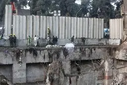 دیوارکشی مقابل محل حادثه ساختمان پلاسکو