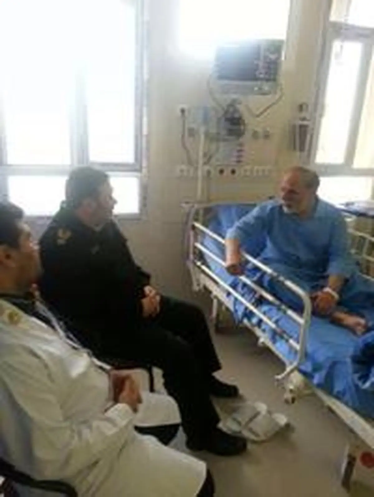 عیادت اشتری از مشاور رهبری/عکس