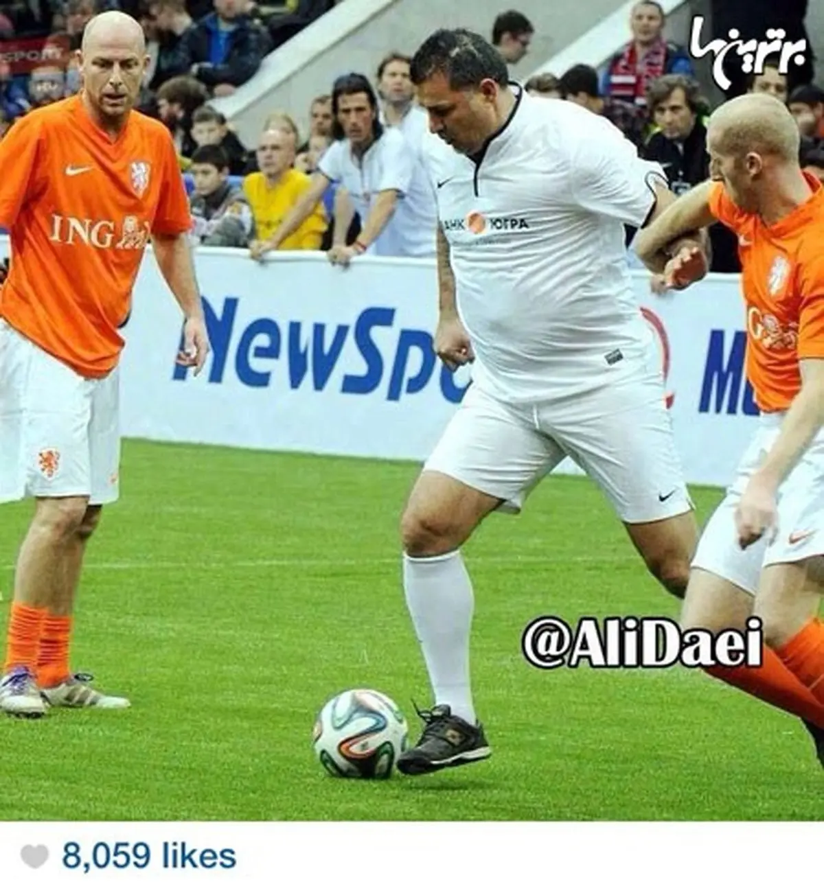 هیکل از فرم خارج شده علی دایی/عکس