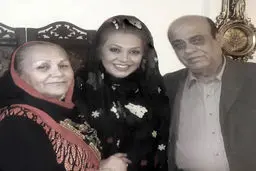 تصویر نسرین مقانلو در کنار پدر و مادرش در سال جدید