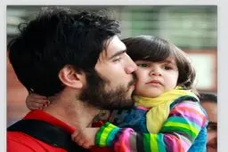 عکس/ صمد نیک‌خواه و دخترش در فرودگاه