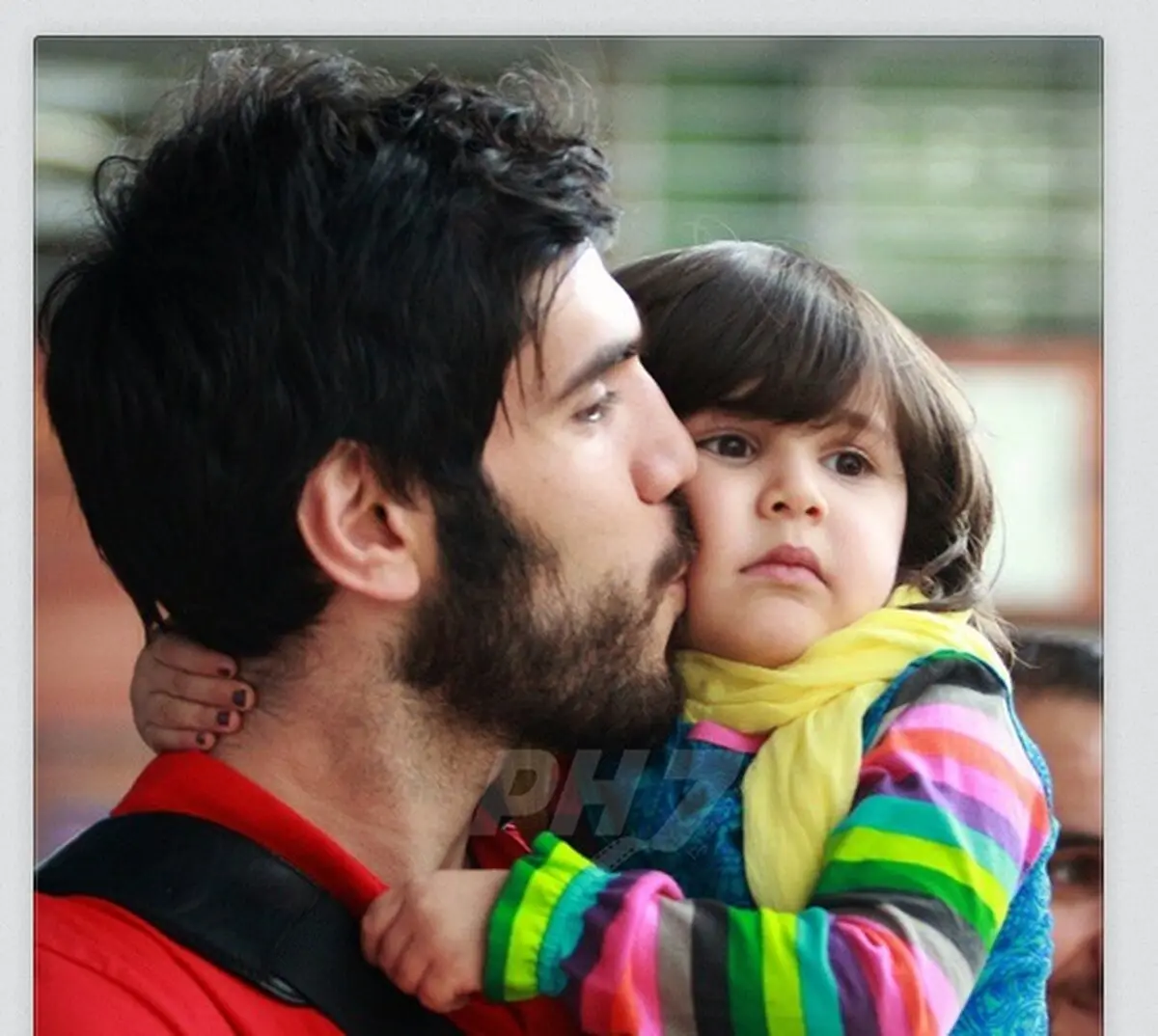 عکس/ صمد نیک‌خواه و دخترش در فرودگاه
