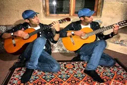 دوقلوهای سریال پایتخت خواننده شدند /تصاویر