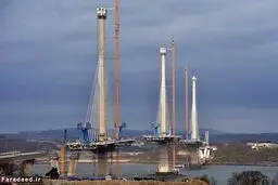 عکس/ نصب دستشویی در نوک برج 206 متری