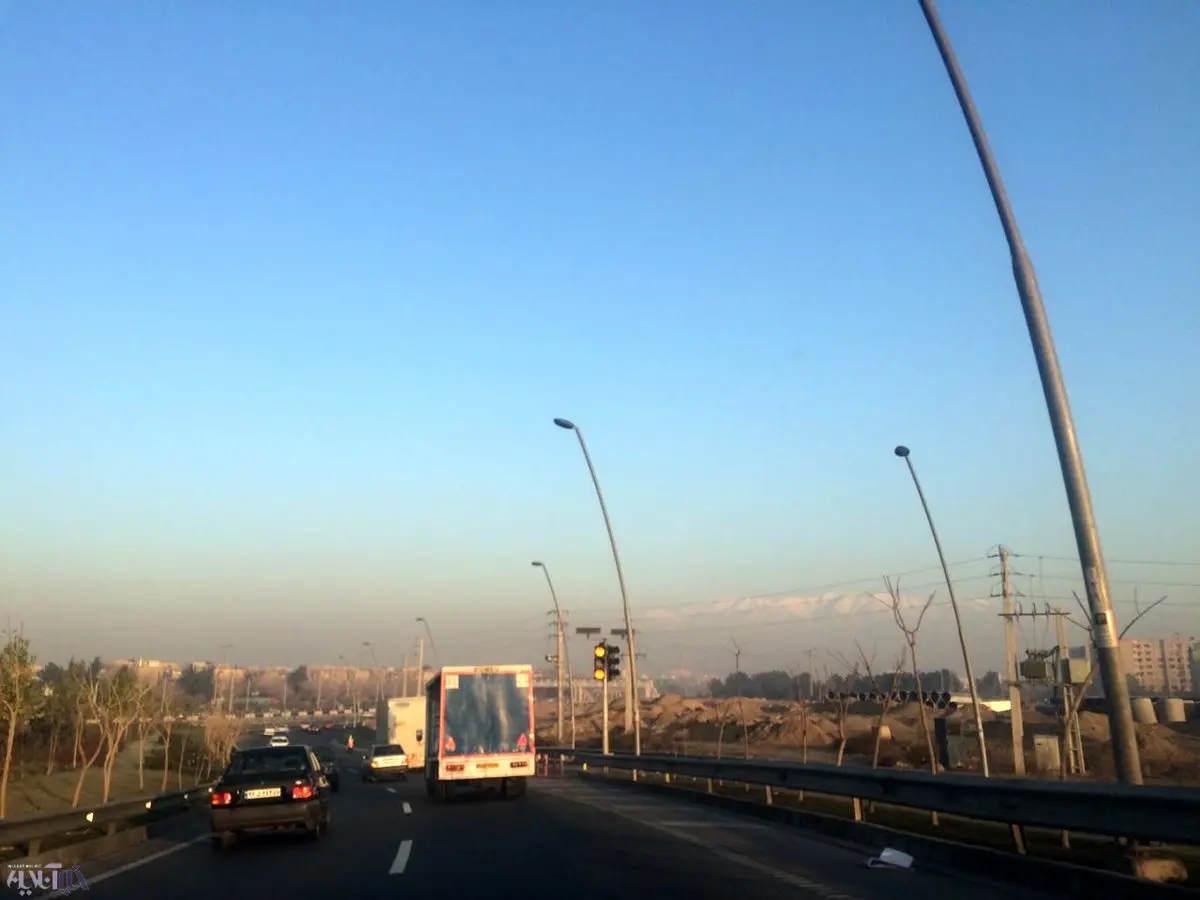 تصویری از حجم آلودگی هوای تهران در حوالی شهرری،جنوب به شمال اتوبان امام علی(ع)