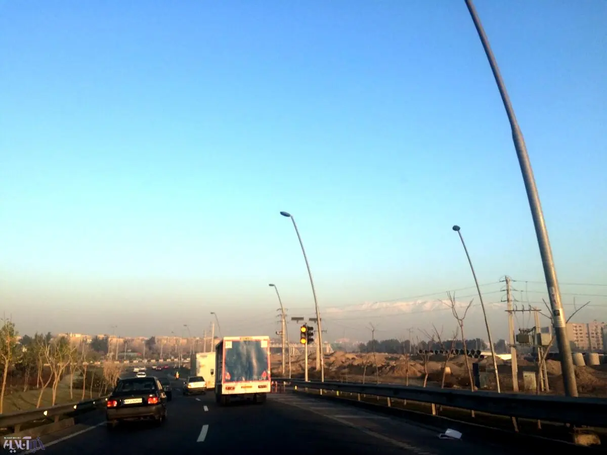 تصویری از حجم آلودگی هوای تهران در حوالی شهرری،جنوب به شمال اتوبان امام علی(ع)