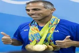 عکس جالب از مربی تیم واترپلوی زنان آمریکا