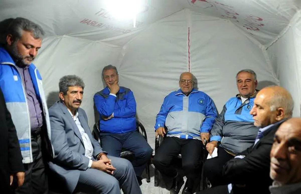 نعمت زاده و ربیعی در محل حادثه معدن آزادشهر/عکس