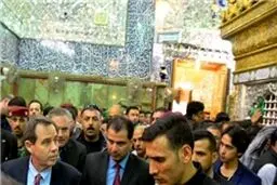 حضور سفیر آمریکا در مسجد امام علی(ع) شهر نجف+ عکس