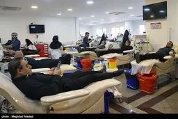 صف طولانی اهدای خون در کرمانشاه/تصاویر
