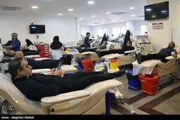 صف طولانی اهدای خون در کرمانشاه/تصاویر