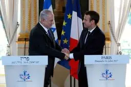 دیدار مکرون و نتانیاهو در سایه اعتراضات مردمی/تصاویر