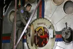 روسیه برای ماه چه برنامه‌‌ای دارد؟/شش زن فضانورد به آزمایش انزوا رفتند