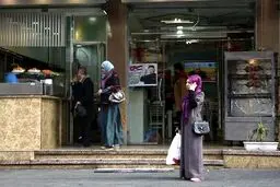 تصویر رهبر کره‌شمالی روی در ورودی یک رستوران در غزه