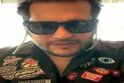 لباس عجیب و غریب سیاوش خیرابی + عکس