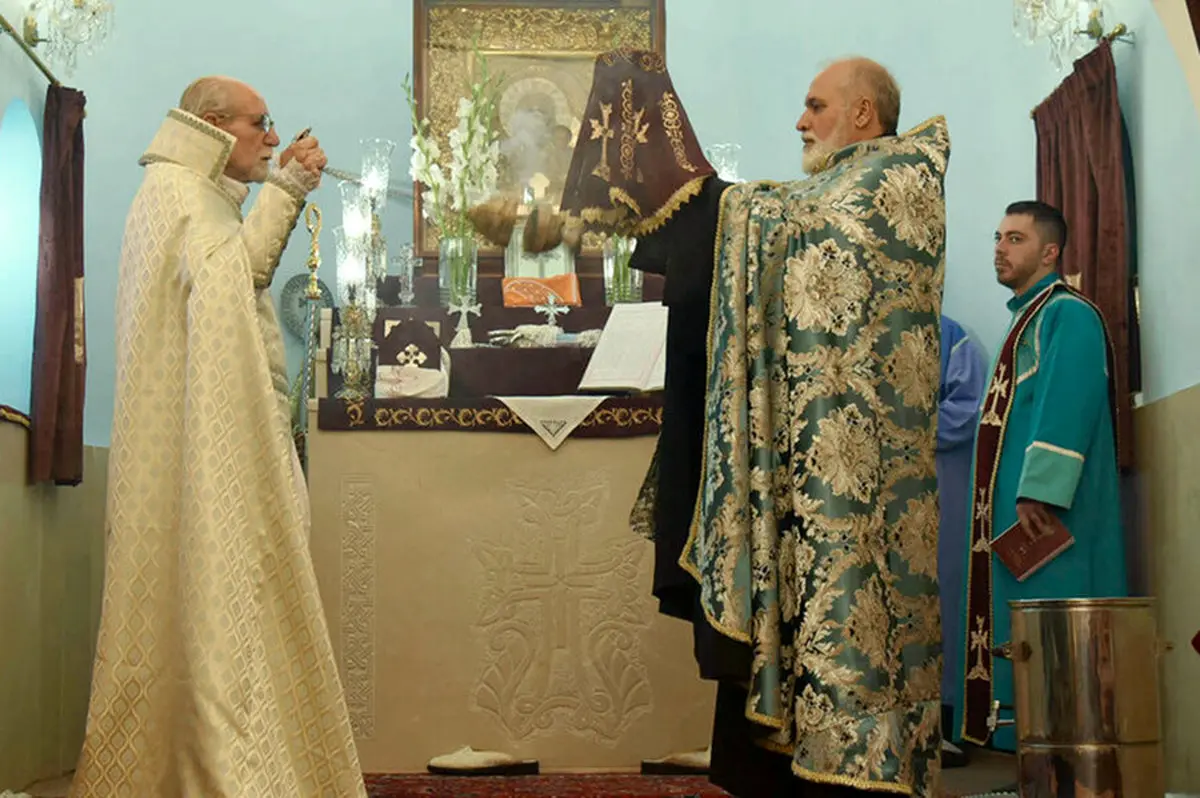 عکس / مراسم جالب میناس مقدس در کلیسای قاجاری تهران