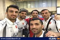 سلفی بازیکنان پرسپولیس در فرودگاه/عکس