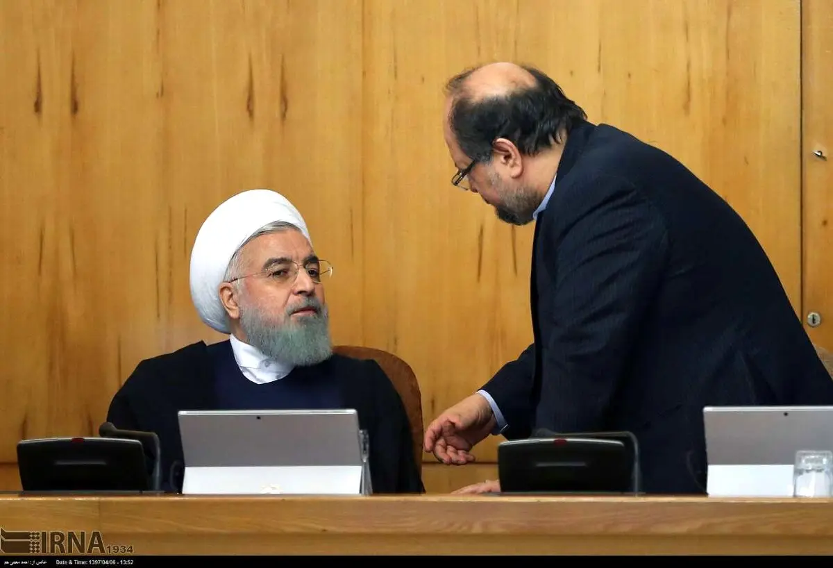 تصاویری از حواشی جلسه هیات دولت در اوضاع نابسامان اقتصادی