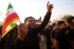 اهتزاز پرچم ایران توسط مردم ‌بصره درعراق / تصاویر