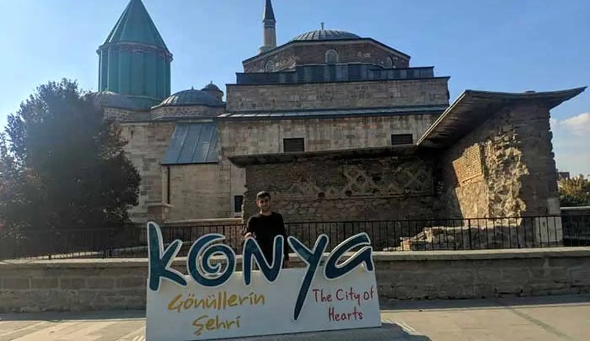 تصاویر / مقبره زیبای شاعر پارسی گوی در ترکیه