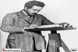 عکس/اینشتین در حال مطالعه