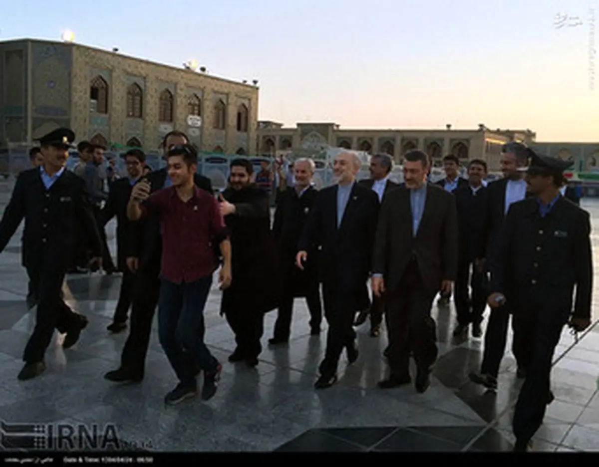 ظریف و صالحی در حرم حضرت امام رضا(ع)/تصاویر