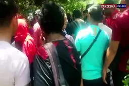 ببینید: تجمع هواداران پرسپولیس مقابل وزارت ورزش
