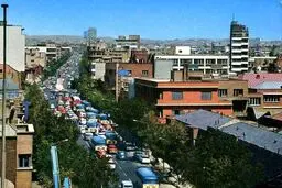 ترافیک سنگین و آسمان آبی تهران در دهه 40/عکس