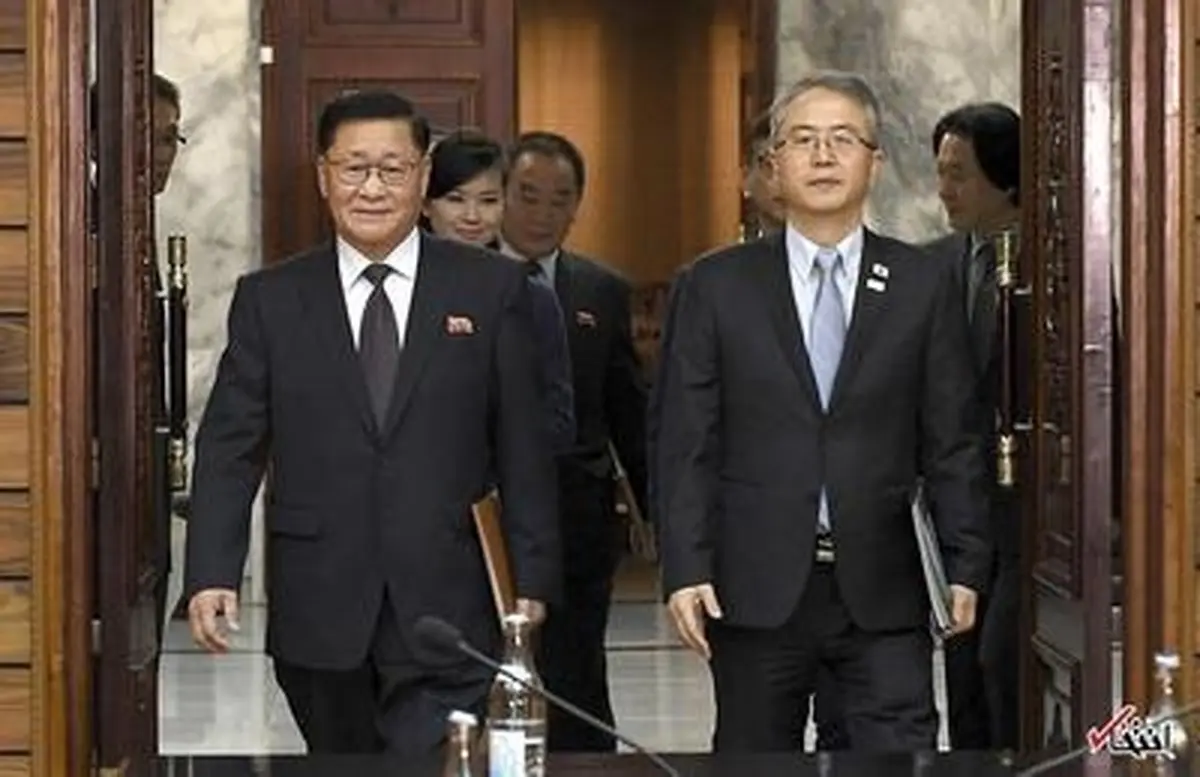 تصاویری از گفت‌و‌گوی مقامات کره شمالی و کره جنوبی در روستای آتش بس