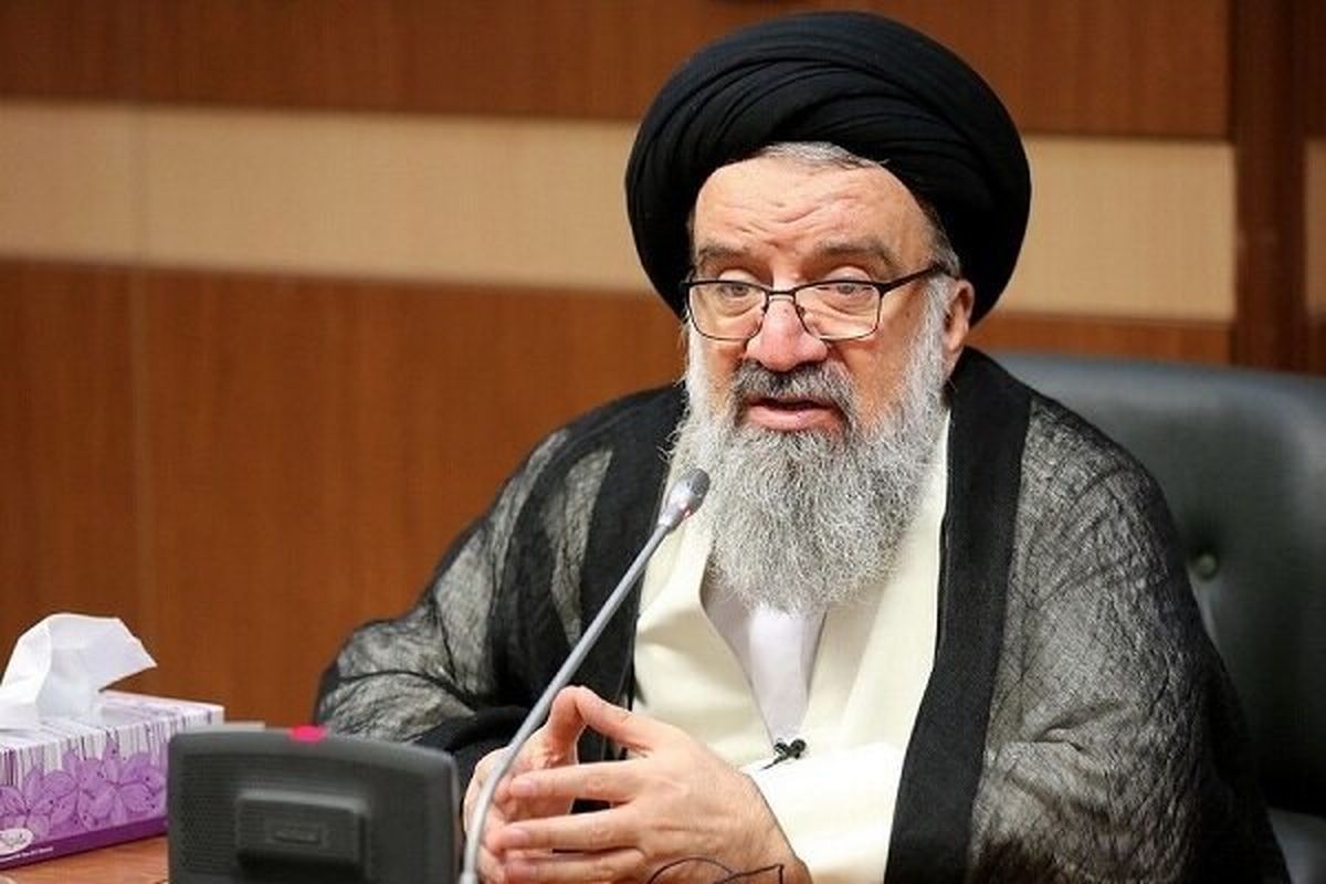 احمد خاتمی: اینکه گفتم «اکثر بی‌حجاب‌ها از خانواده‌های دزد‌ها هستند» ناخواسته بود