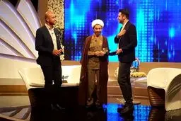طلبه‌ای که کلیه‌اش را اهدا کرد با لباسی غافلگیرکننده در تلویزیون + عکس