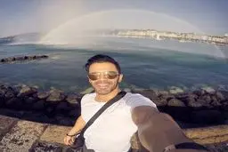 سلفی زیبای سیروان خسروی با رنگین‌کمان/ عکس