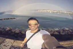 سلفی زیبای سیروان خسروی با رنگین‌کمان/ عکس