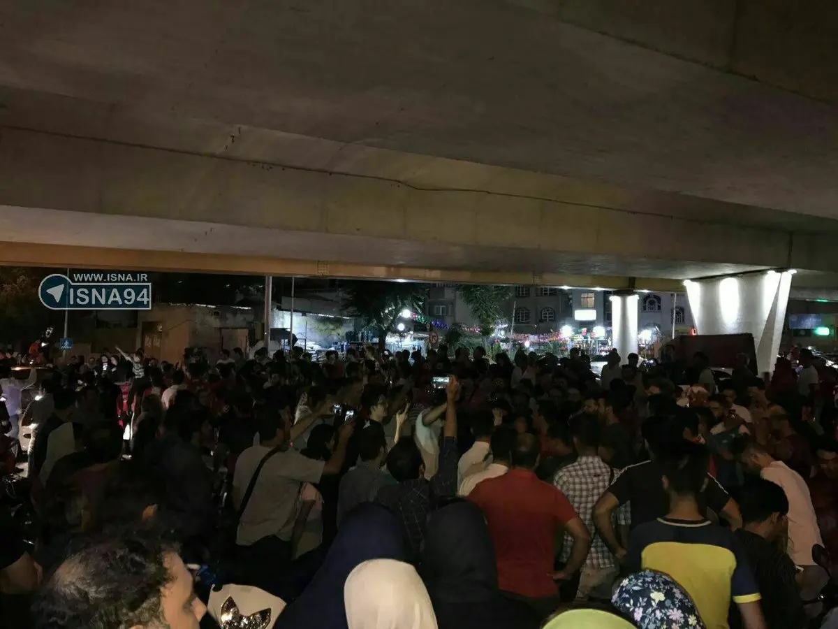 تصویری از خوشحالی خیابانی مردم تهران